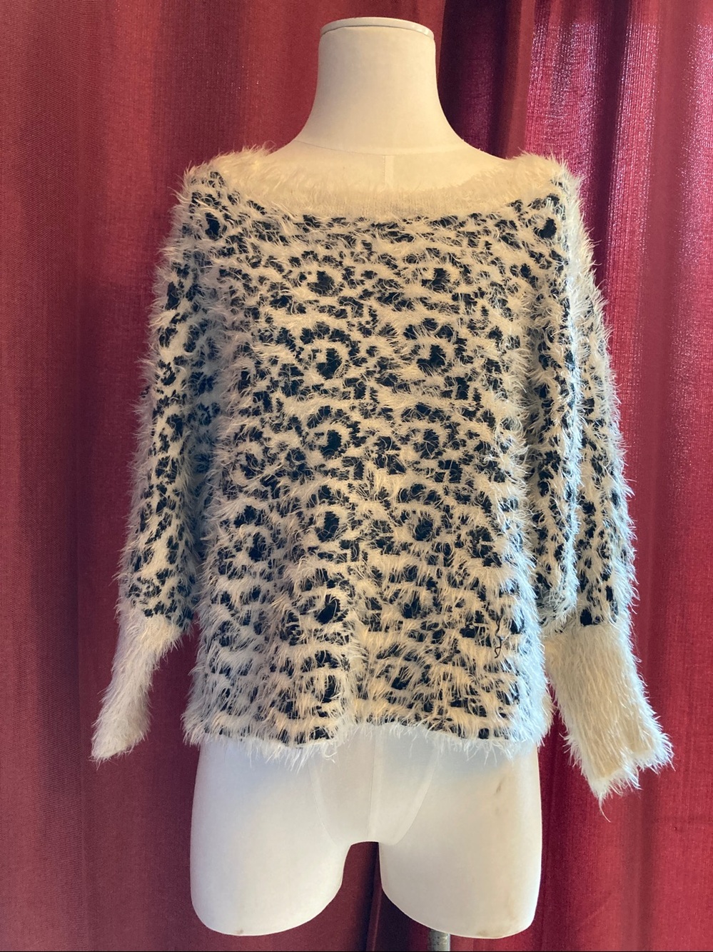 XOXO women’s white leopard print sweater, large, SUPER SOFT & COZY